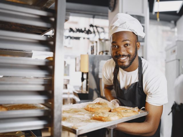 Dès le début : maîtrisez les étapes pour un pain maison réussi