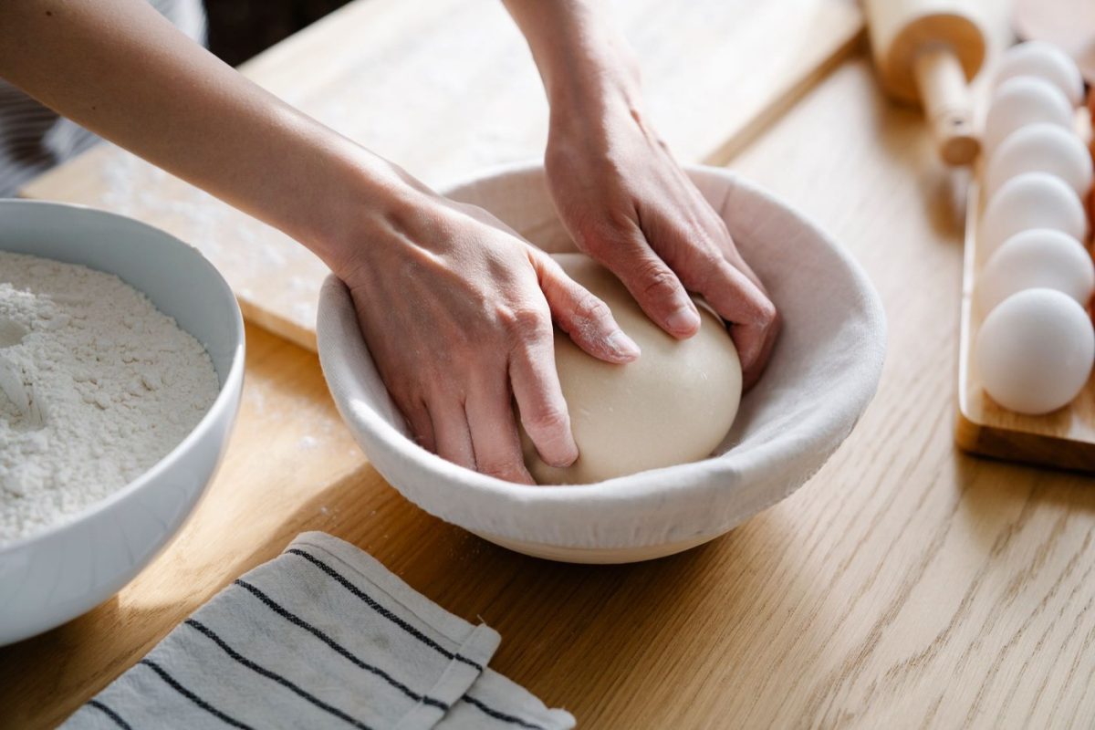 Pétrir la pâte à la main : techniques et astuces